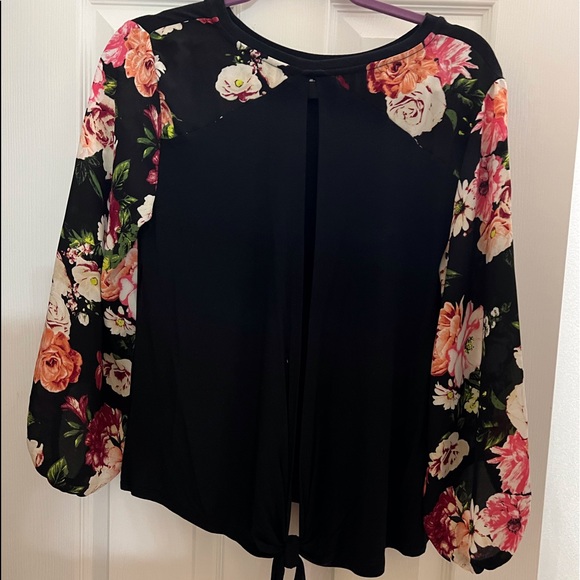 T.D.C. EUC BLACK BLOUSE WITH OPEN BACK & LONG ROSE SLEEVES - Picture 2 of 11